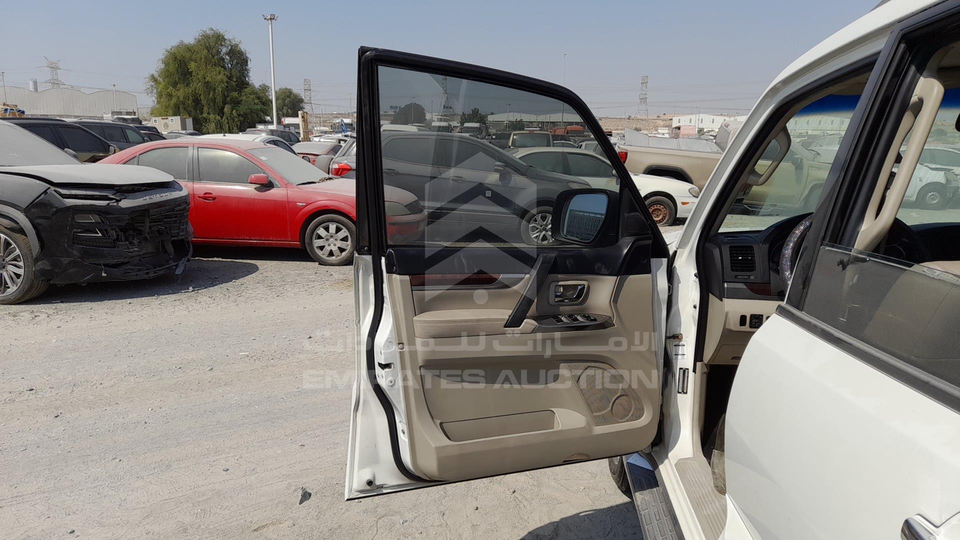 2014 MITSUBISHI PAJERO VIN: JMYLRV95WEJ705109