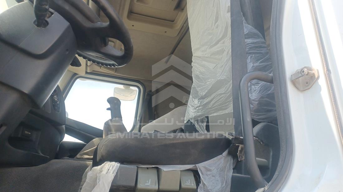 2014 Renault 440 — Front Left Driver Seat View — Photo 13