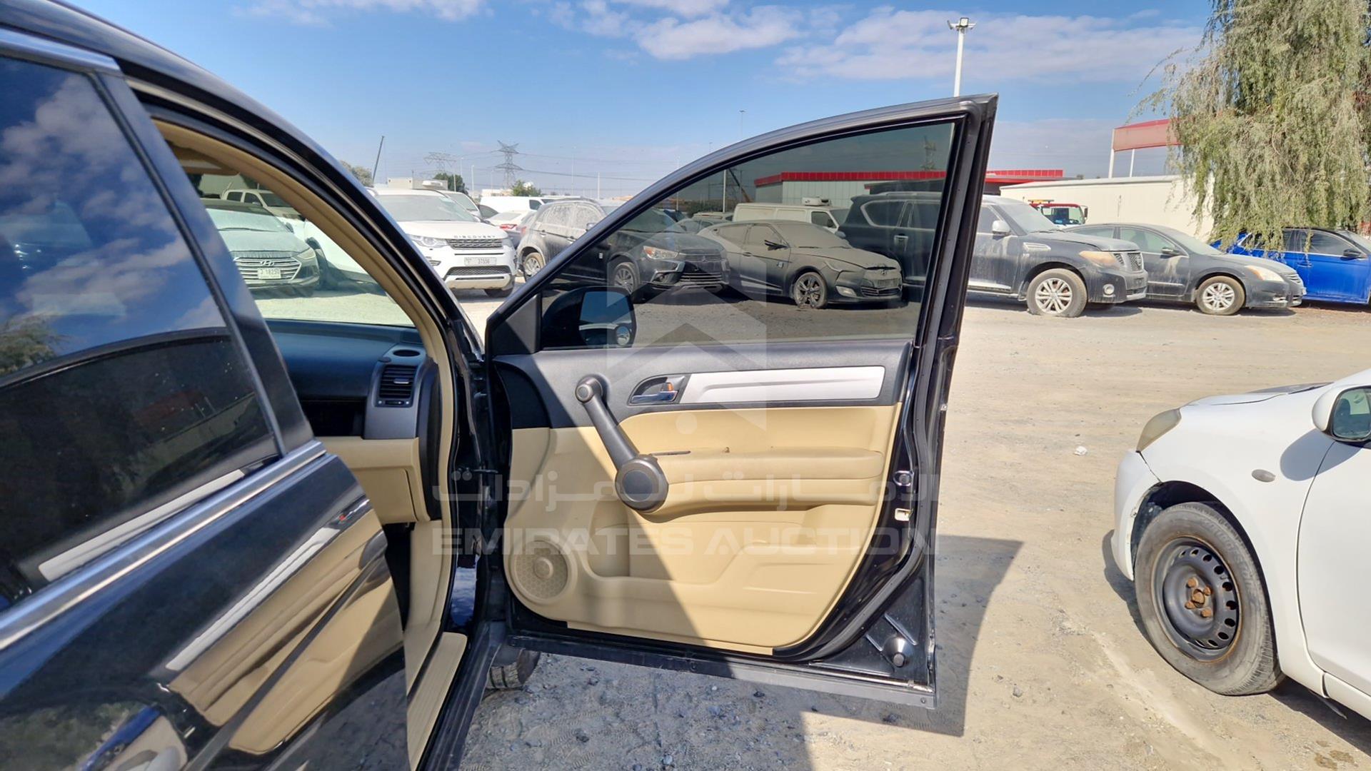 2011 HONDA CRV VIN: JHLRE4854BC400793
