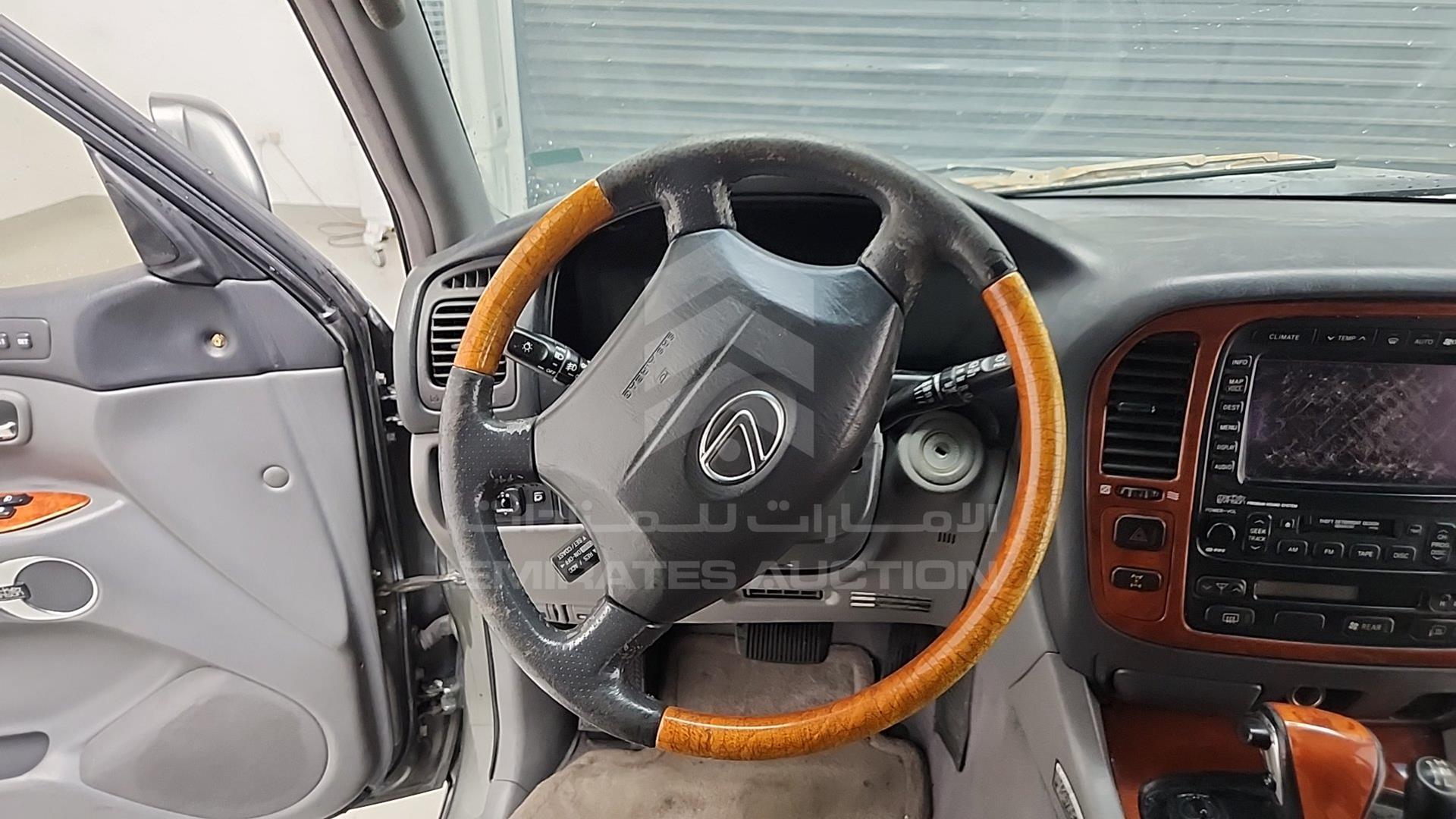 2002 LEXUS LX 470 VIN: JTJHT00W423515791