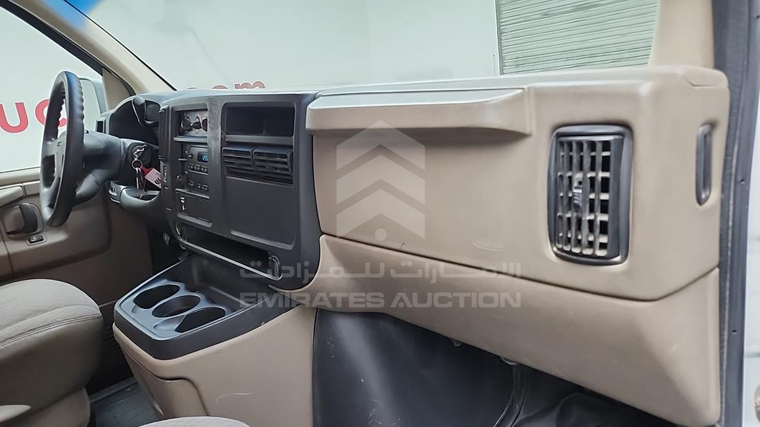 2006 GMC 2500 — Front Right Passenger Dashboard View — Photo 24