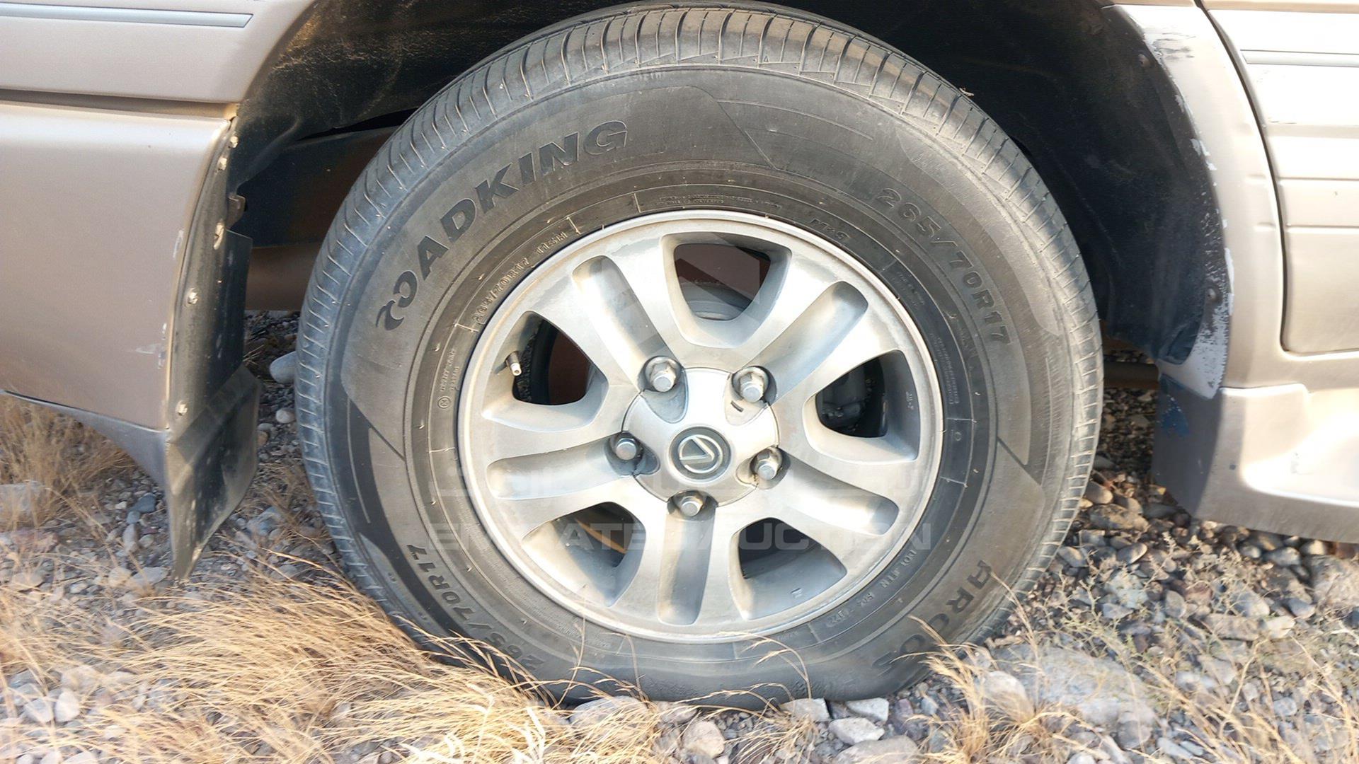 2001 LEXUS LX 470 VIN: JTJHT00W913508303