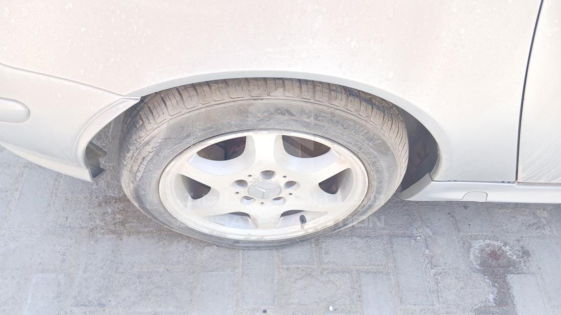 مرسيدس اس ال كى 230 2002 — الباب الخلفي الأيمن — صورة 25
