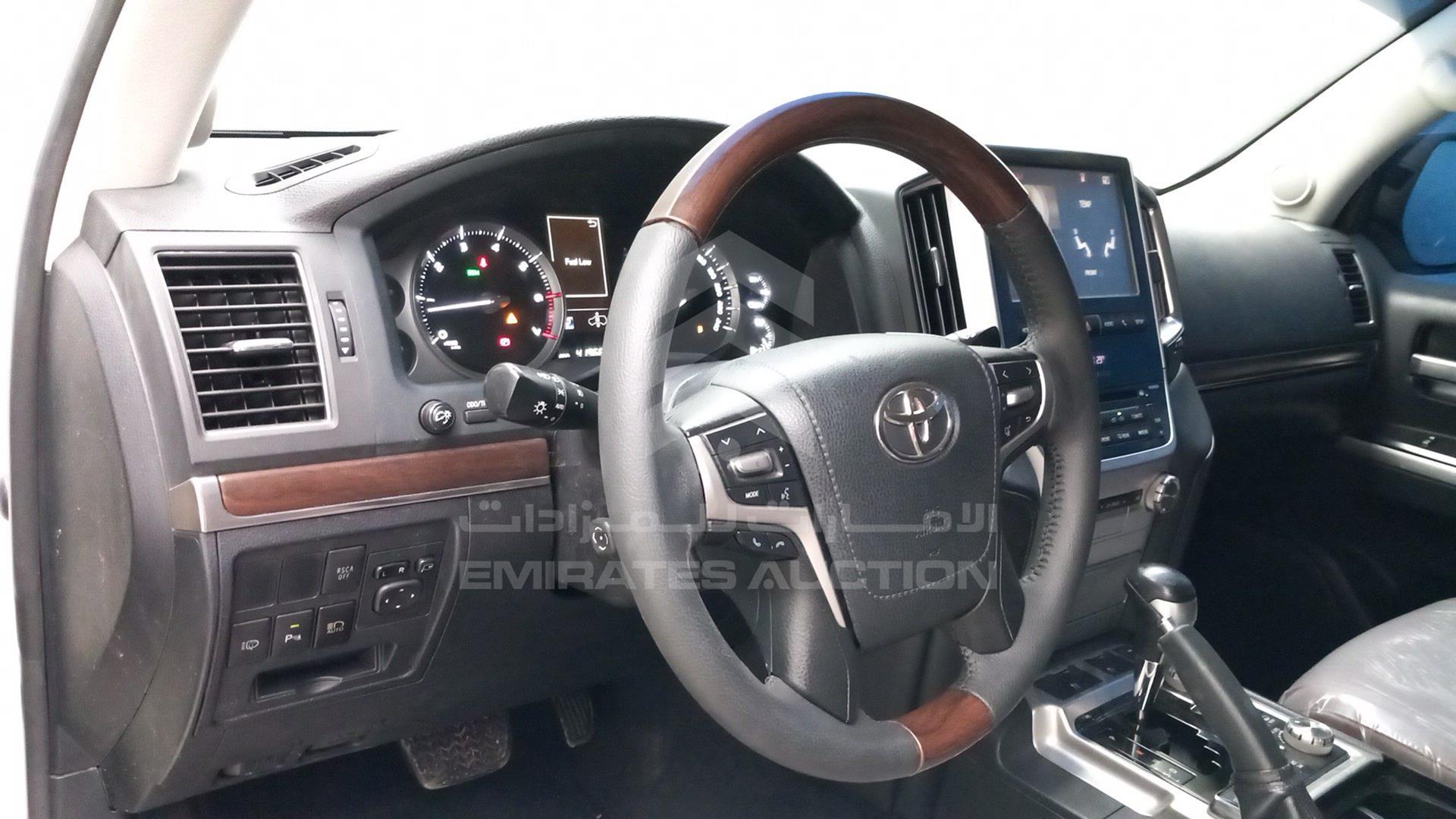2016 TOYOTA LAND CRUISER VIN: JTMHX05J1G4109165