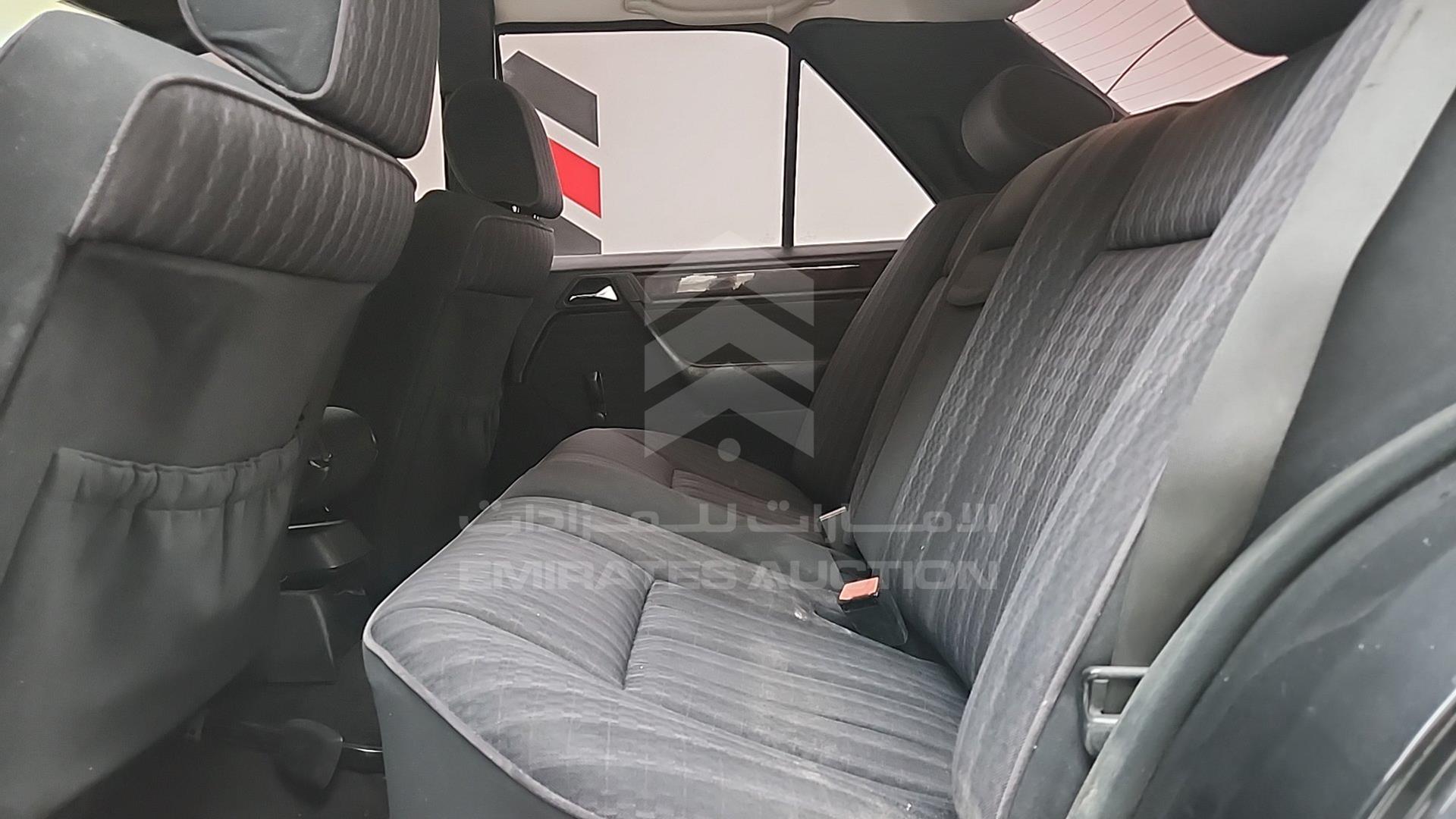 1992 MERCEDES E 300 VIN: WDB1240301B701480