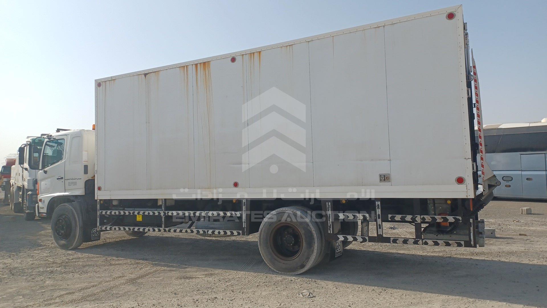 2011 HINO 500 VIN: JHDFG1JP1B1S18435