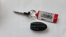 2014 Nissan Patrol — Keys — Photo 5 — Thumbnail