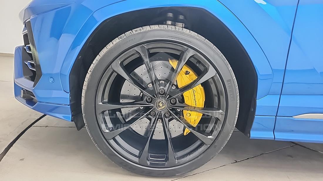 2021 Lamborghini Urus — Front Left Tyre — Photo 39