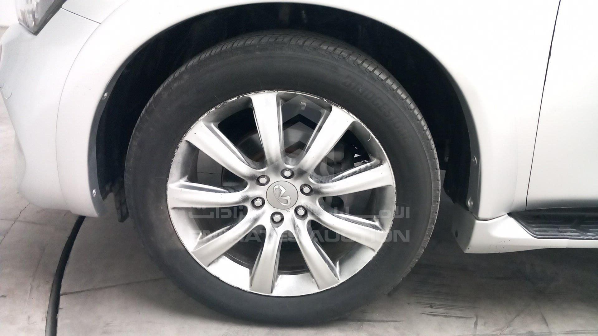 2011 INFINITI QX56 VIN: JNRAZ25Y2B9000763