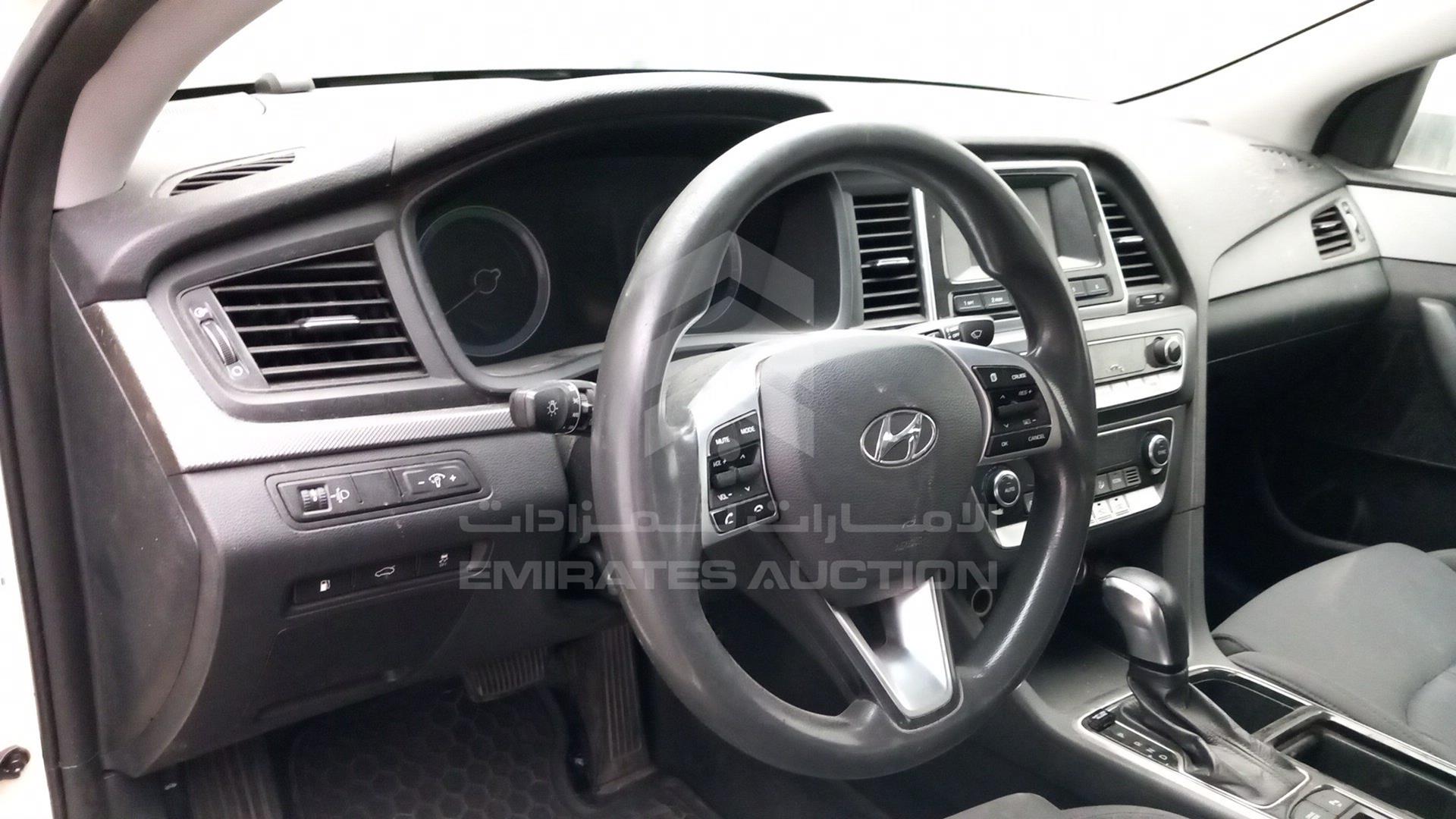 2019 HYUNDAI SONATA HYBRID VIN: KMHE24139KA093092