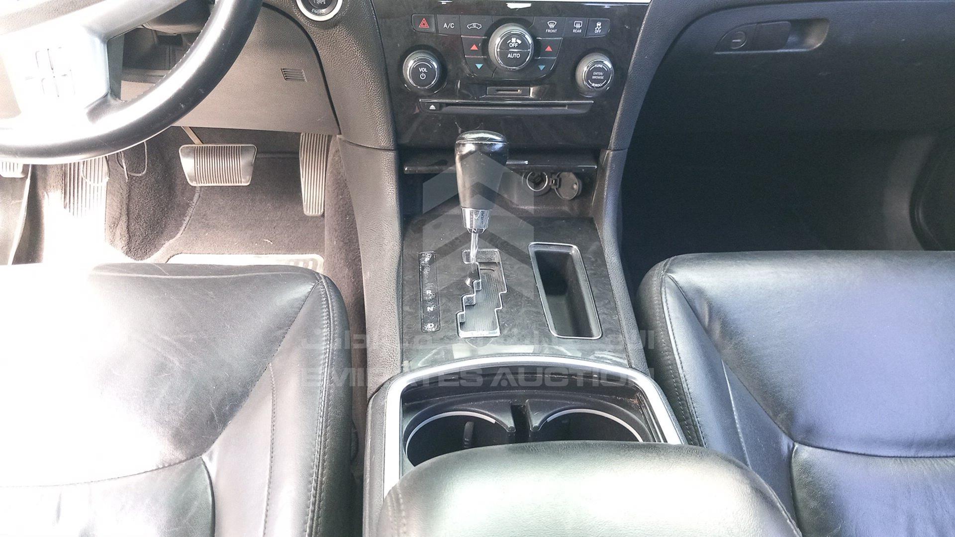 2011 CHRYSLER 300 VIN: 2C3CA5CG2BH579608