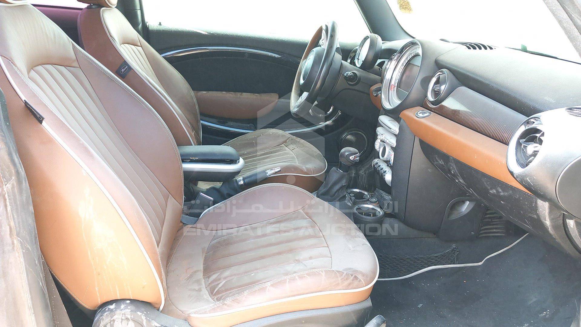 2010 MINI COOPER S VIN: WMWMF7109ATZ31732