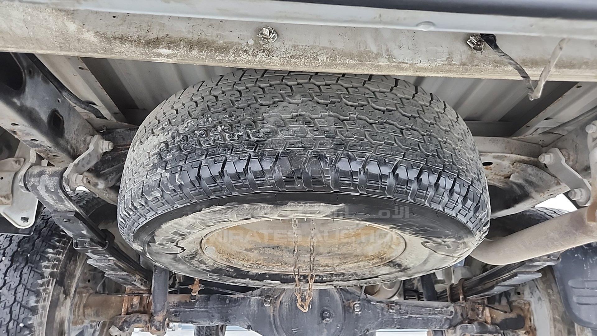 2008 TOYOTA HILUX VIN: MR0FX22G181309155