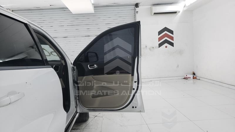 1C4SDJDTXFC864276 Auction: EmiratesAuction Lot: 405557 1C4SDJDTXFC864276 Dodge Durango 2015 WHITE Photo 25