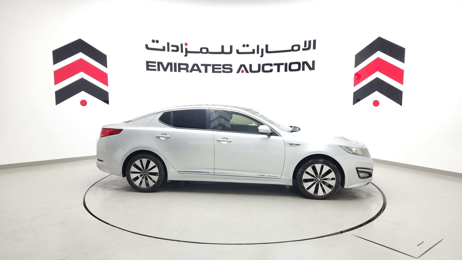 2011 KIA K5 VIN: KNAGN415BBA150063