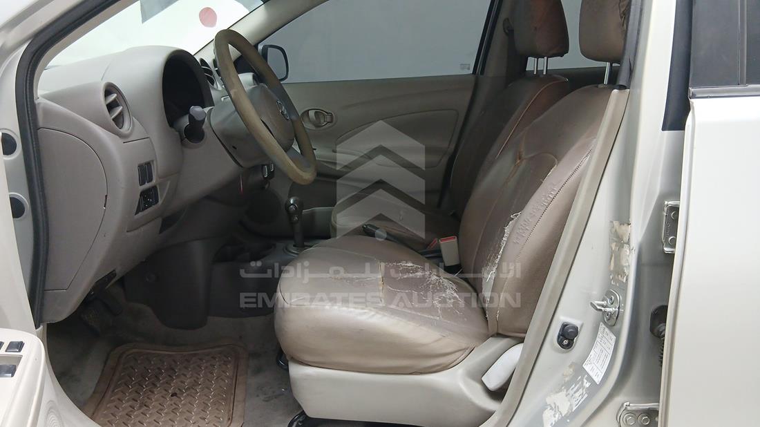 نيسان صني 2013 — زاوية السائق الأمامية اليسرى — صورة 16