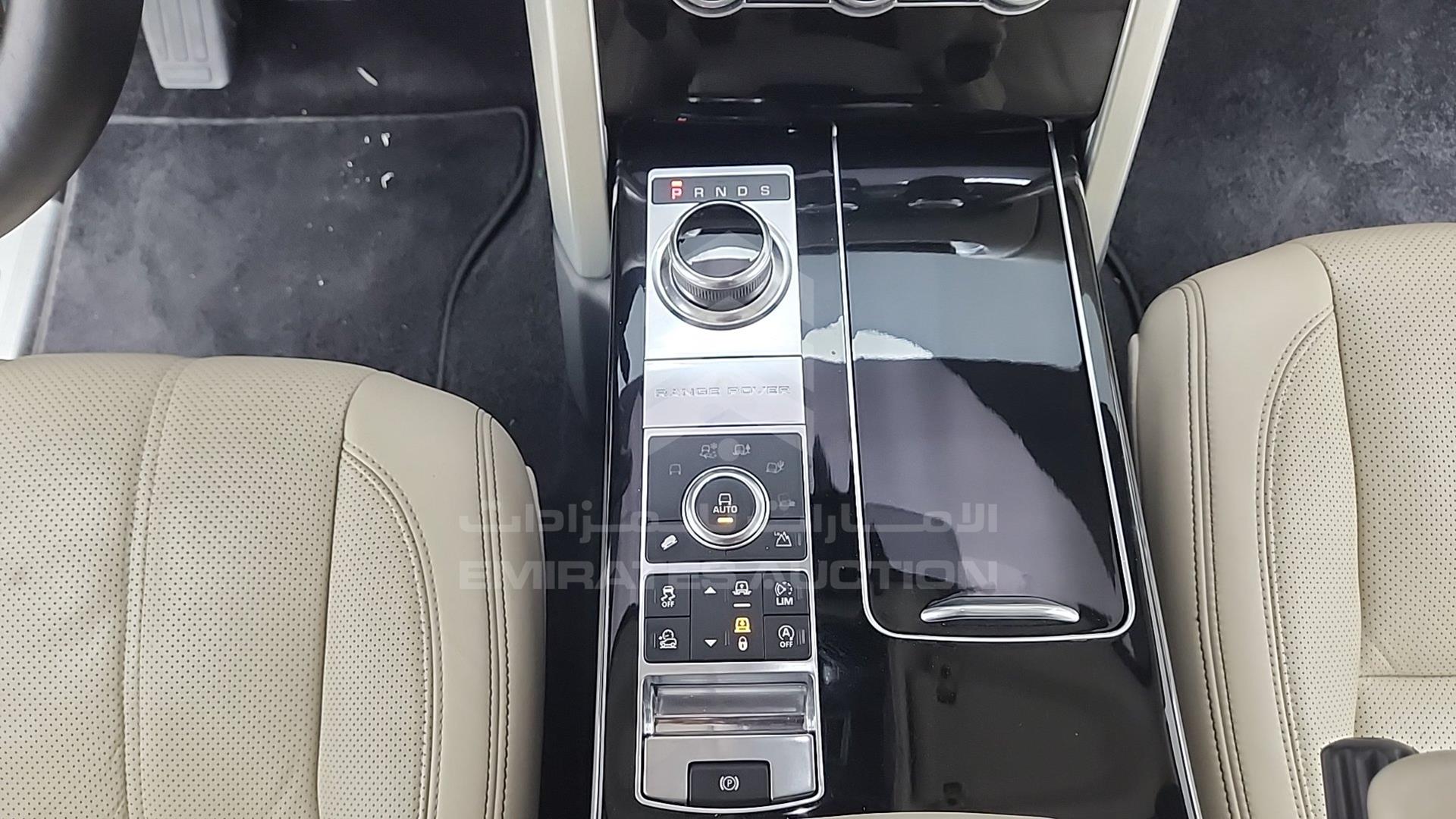 2017 RANGE ROVER VOGUE VIN: SALGA2FE3HA322950