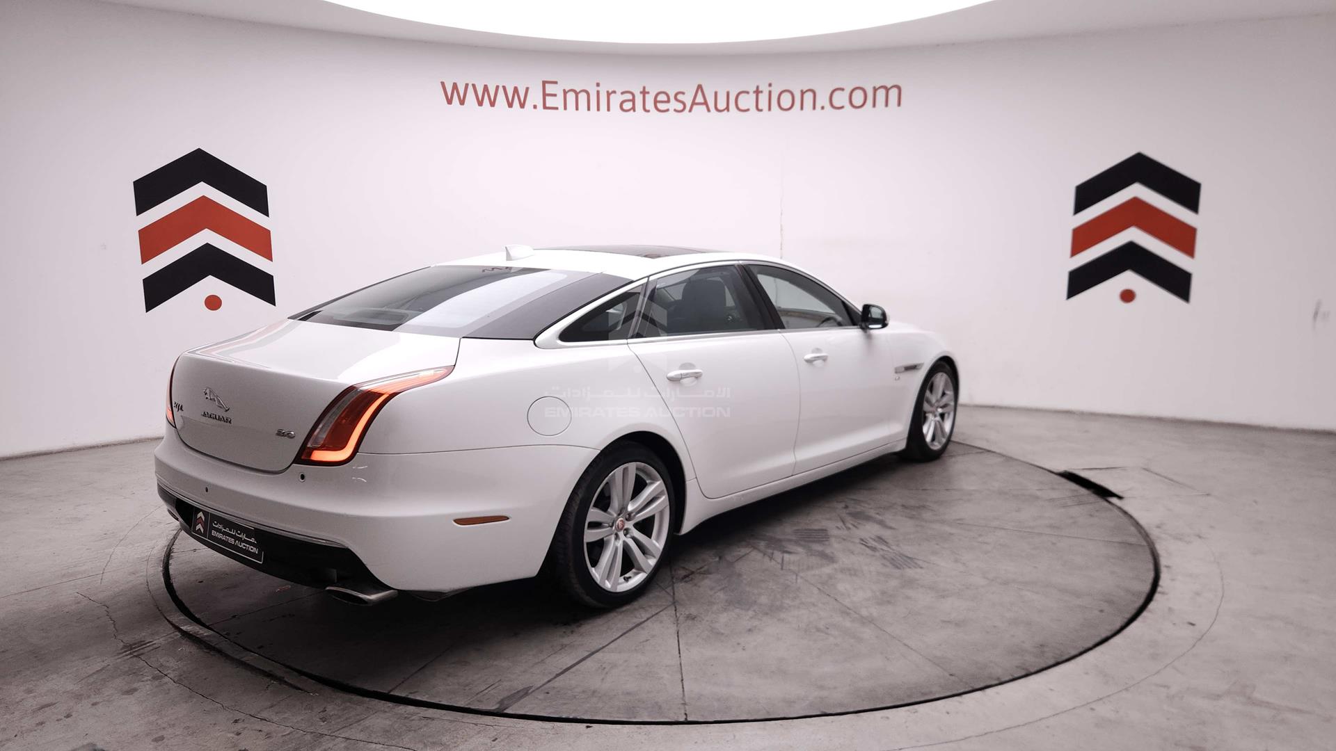 2016 JAGUAR X J VIN: SAJAA20A4G8V97706