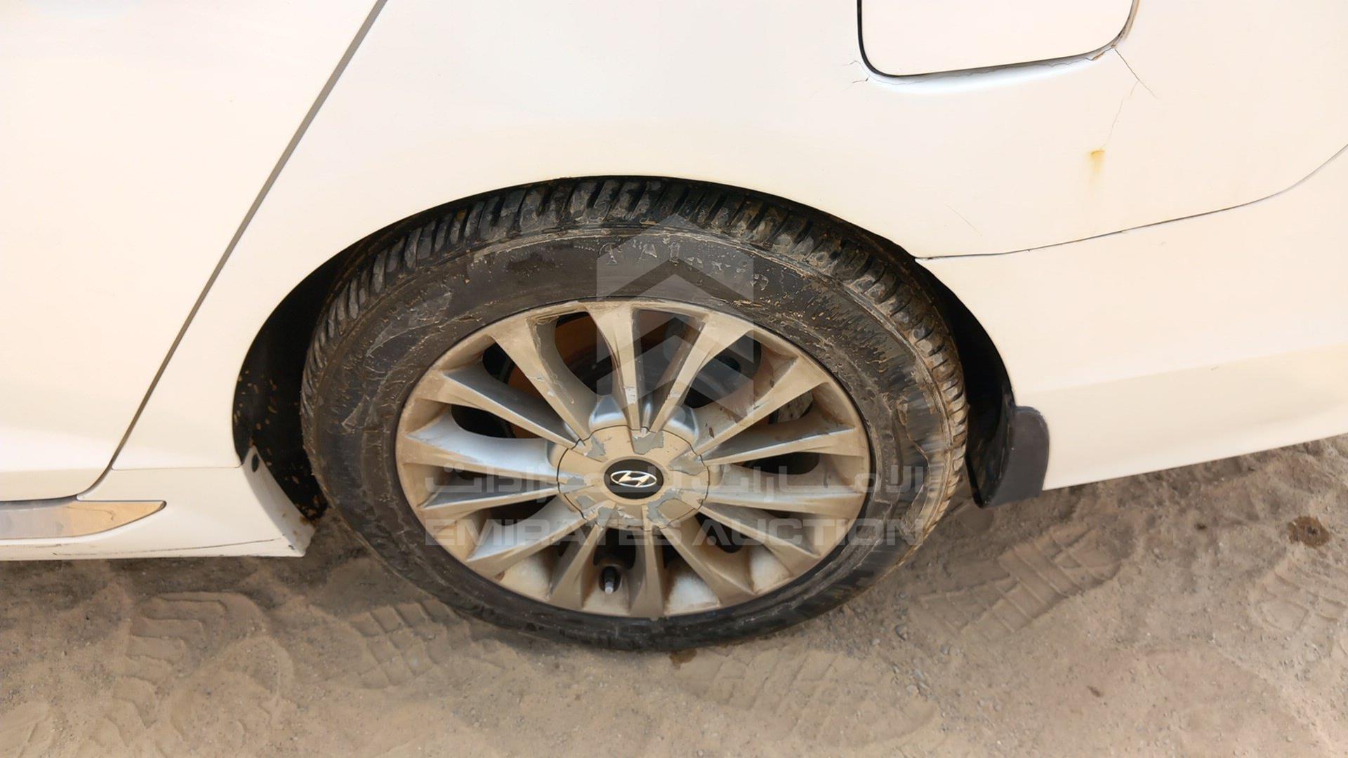 2015 HYUNDAI SONATA VIN: 5NPE34AF8FH208386