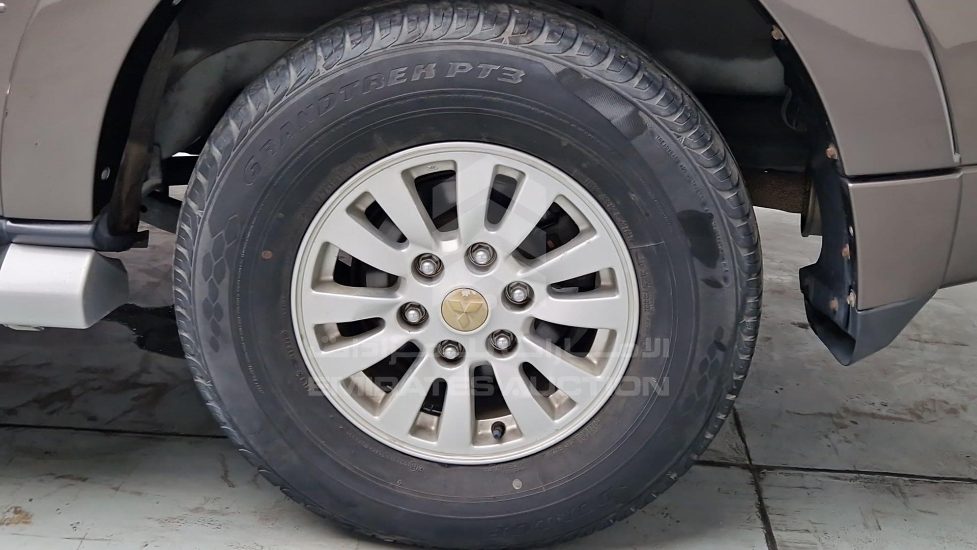 2015 MITSUBISHI PAJERO VIN: JMYLYV95WFJ711967