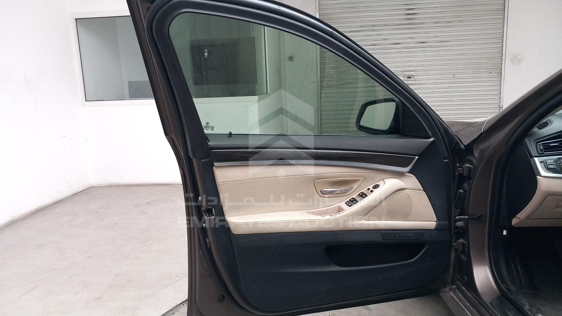2013 BMW 530 VIN: WBACU5102DSF10485