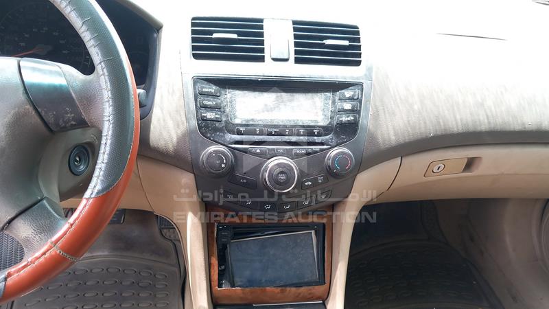 VIN: JHMCM56563C403354 Auction: EmiratesAuction Lot: 404966 VIN: JHMCM56563C403354 Honda Accord 2003 WHITE Photo 17
