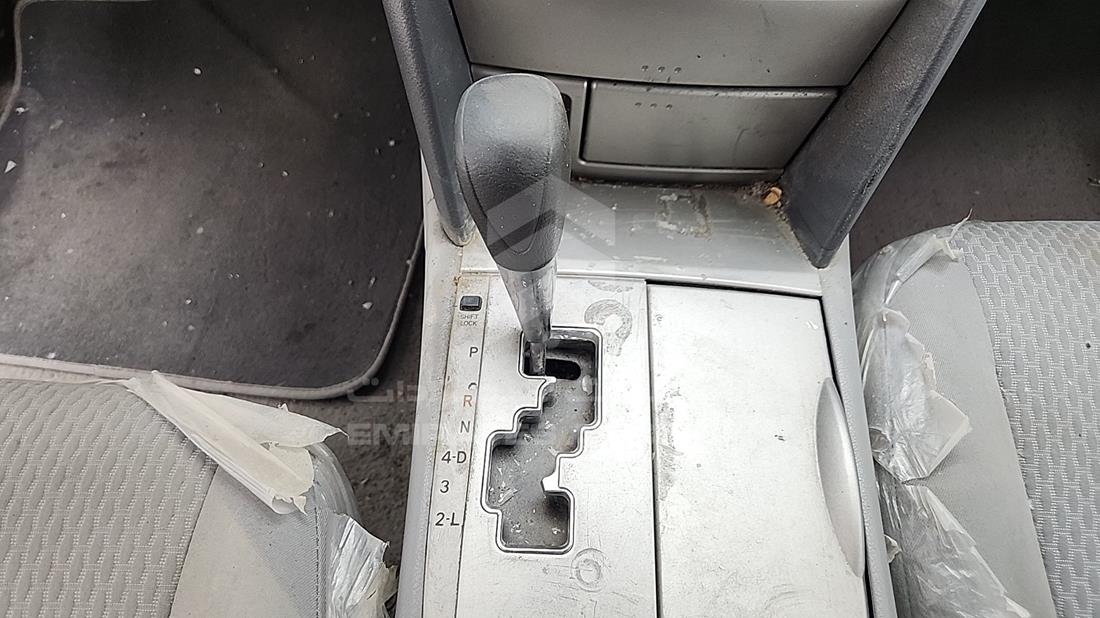 2009 Toyota Camry — Gear View — Photo 17