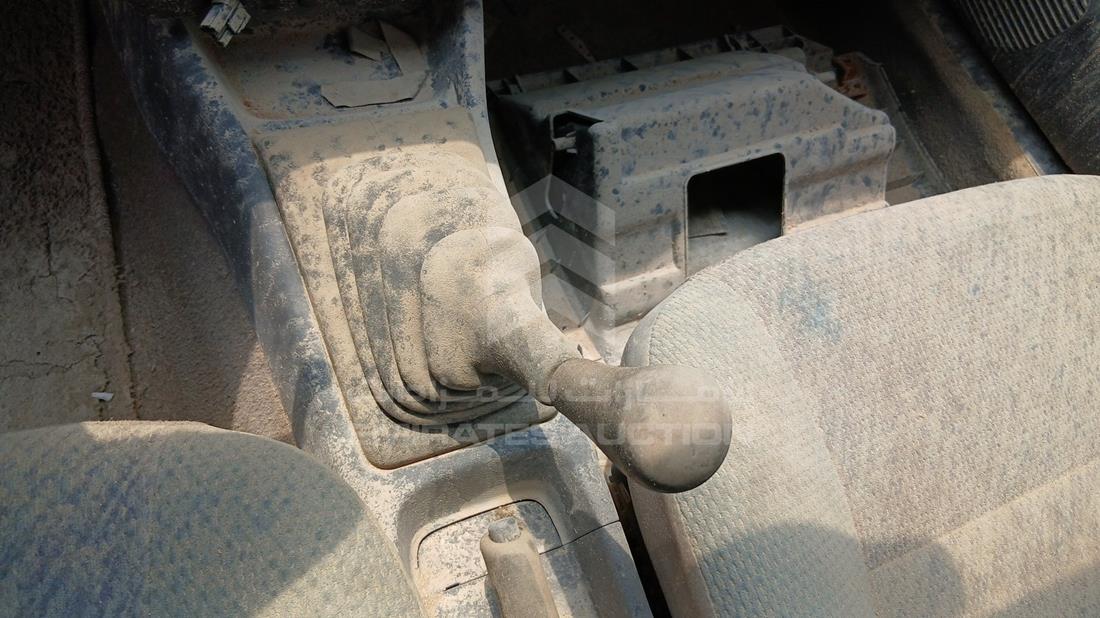 1999 Nissan Sunny — Gear View — Photo 13