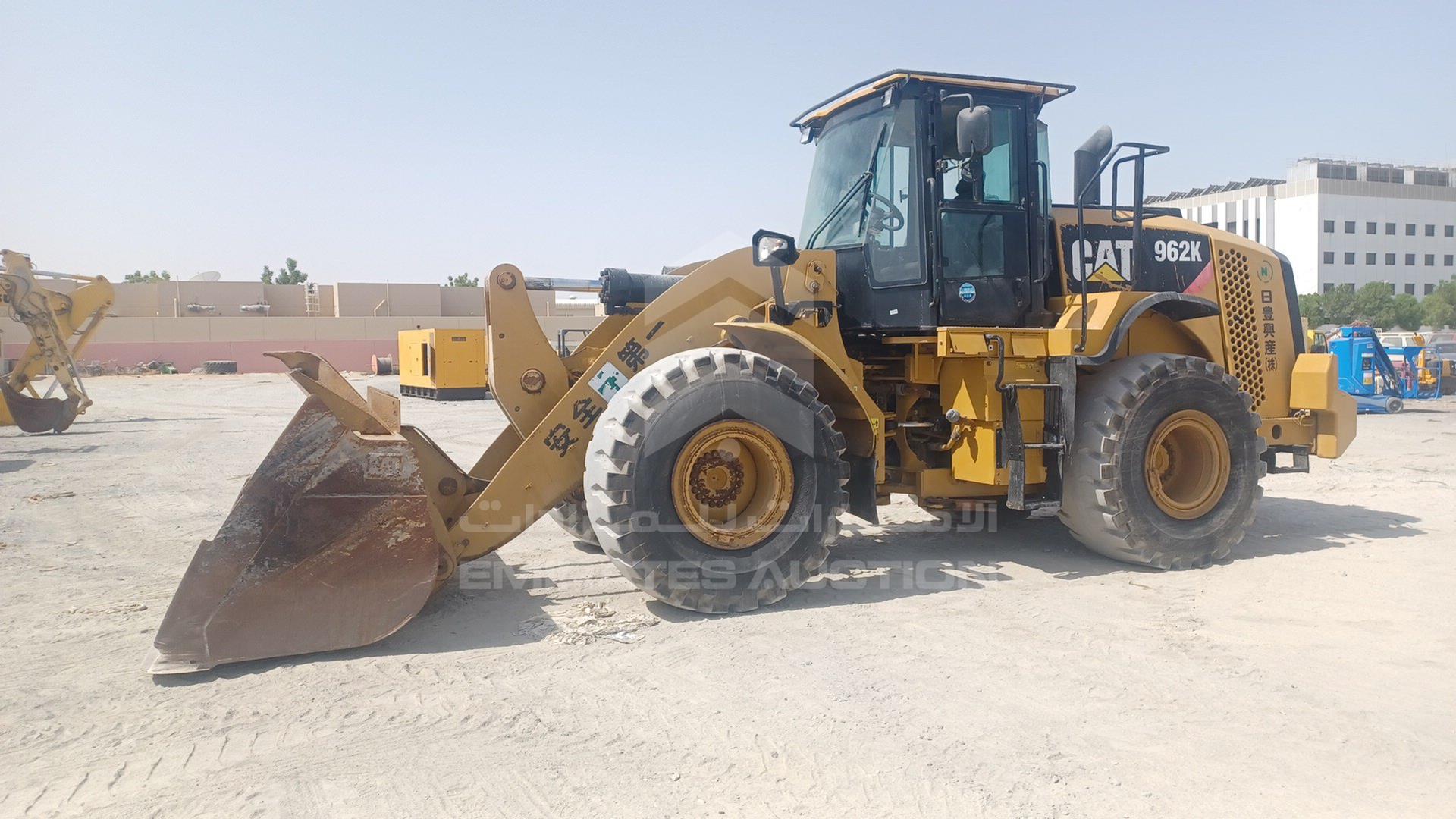 2017 CATERPILLAR --- VIN: CAT0962KVFLL00236