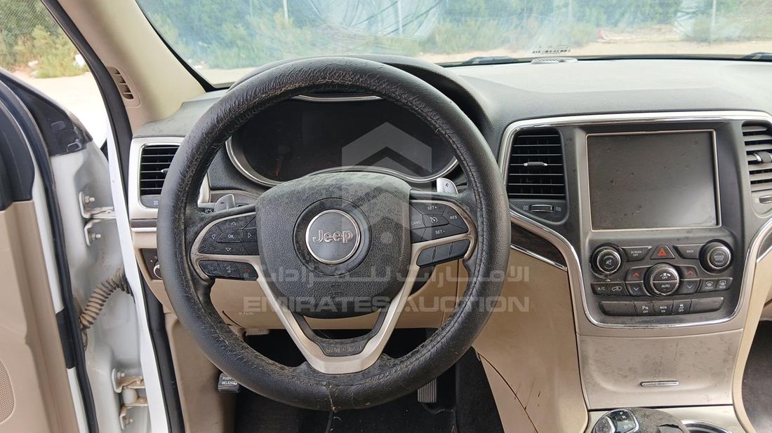 2014 Jeep Grand Cherokee — Steering & Mounted Controls — Photo 17