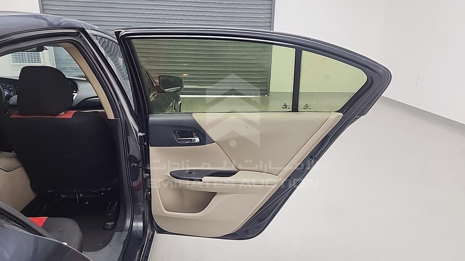 2017 HONDA ACCORD VIN: 1HGCR2F39HA102131