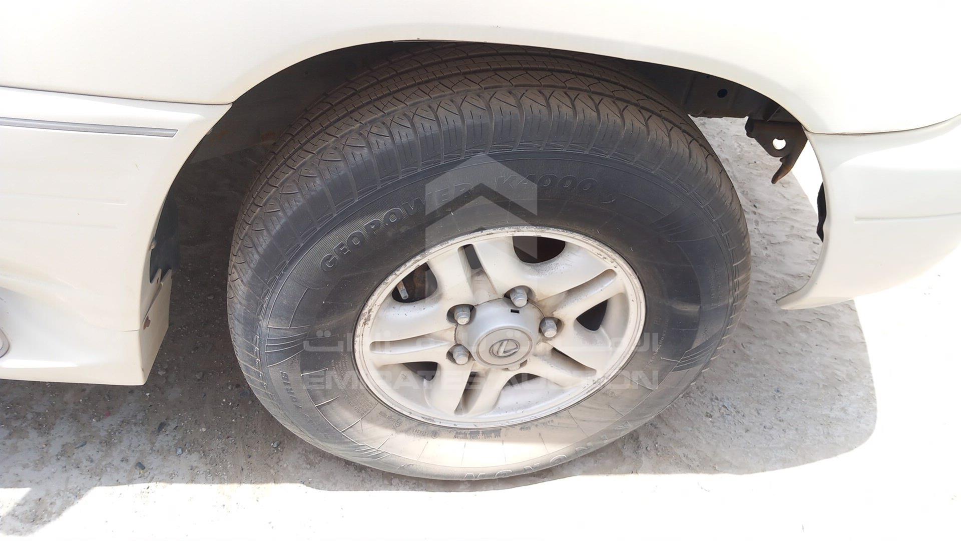 2000 LEXUS LX 470 VIN: JT6HT00W1Y0112100
