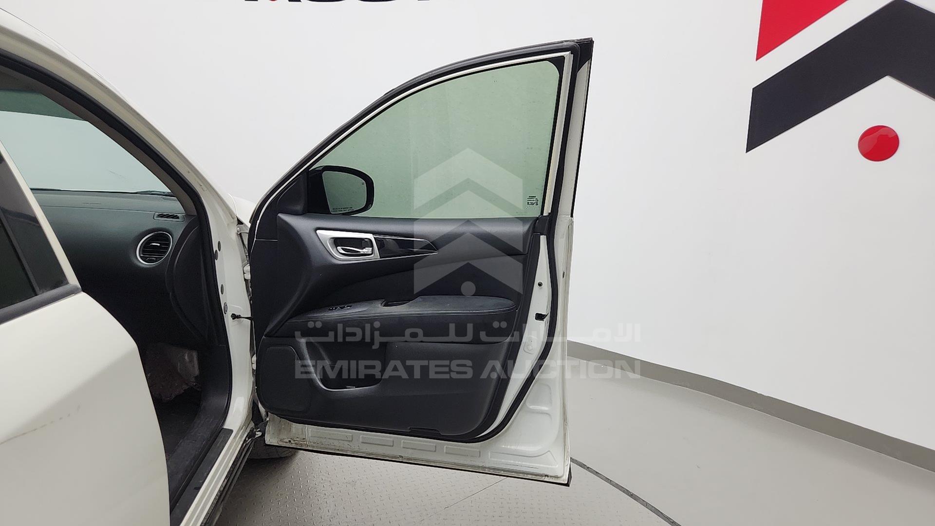 2015 NISSAN PATHFINDER VIN: 5N1AR2MN2FC708216