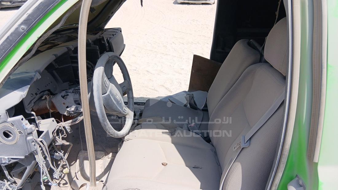 2005 GMC Sierra — Front Left Driver Seat View — Photo 10