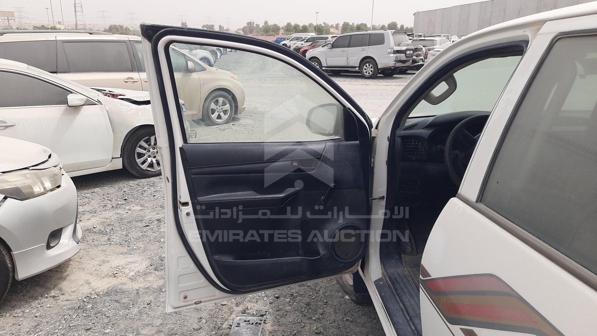 2020 TOYOTA HILUX VIN: MR0DX9CD9L2525357