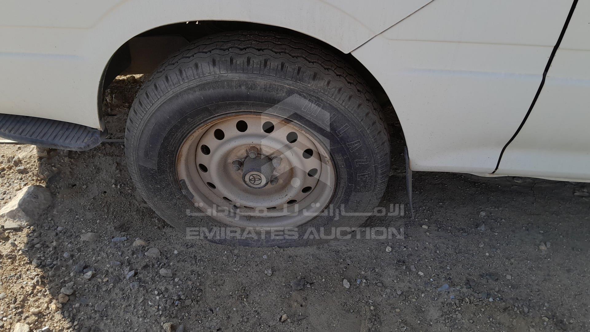 2004 TOYOTA HIACE VIN: JT4ZR119745004202