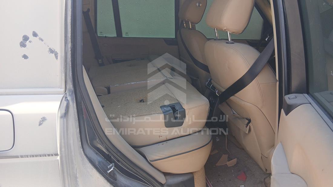 رنج روفر اتش اس إى 2012 — زاوية الراكب الخلفي اليمنى — صورة 20
