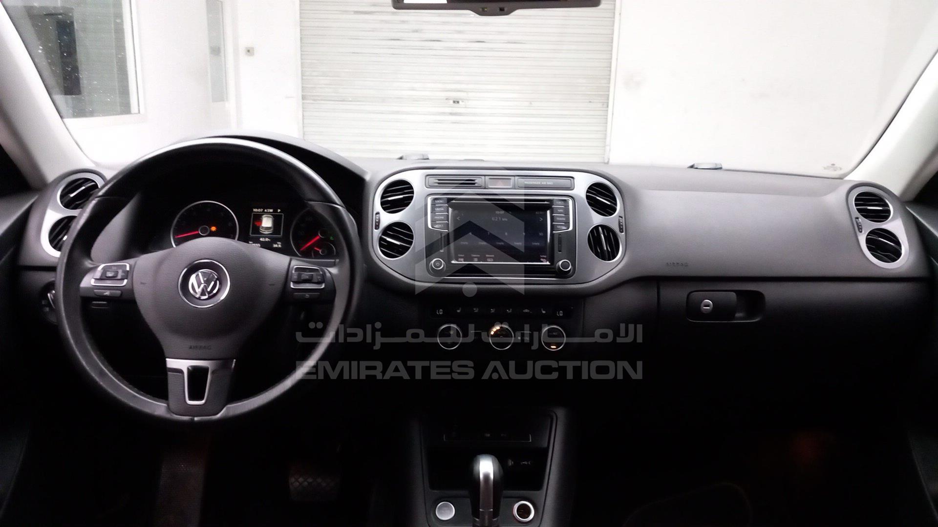 2016 VOLKSWAGEN TIGUAN VIN: WVGDE2AX1GW544858