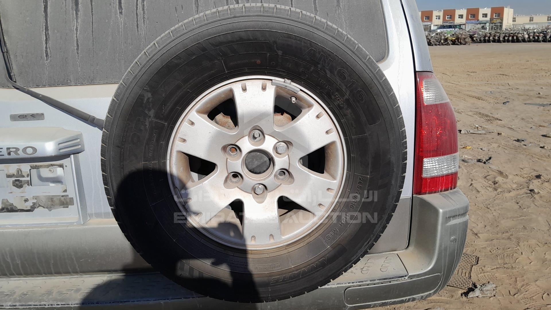2004 MITSUBISHI PAJERO VIN: JE4MR62R04J702153