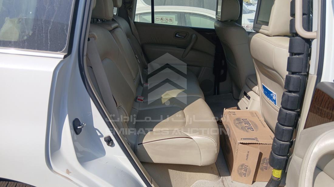 نيسان باترول 2019 — زاوية الراكب الخلفي اليمنى — صورة 20