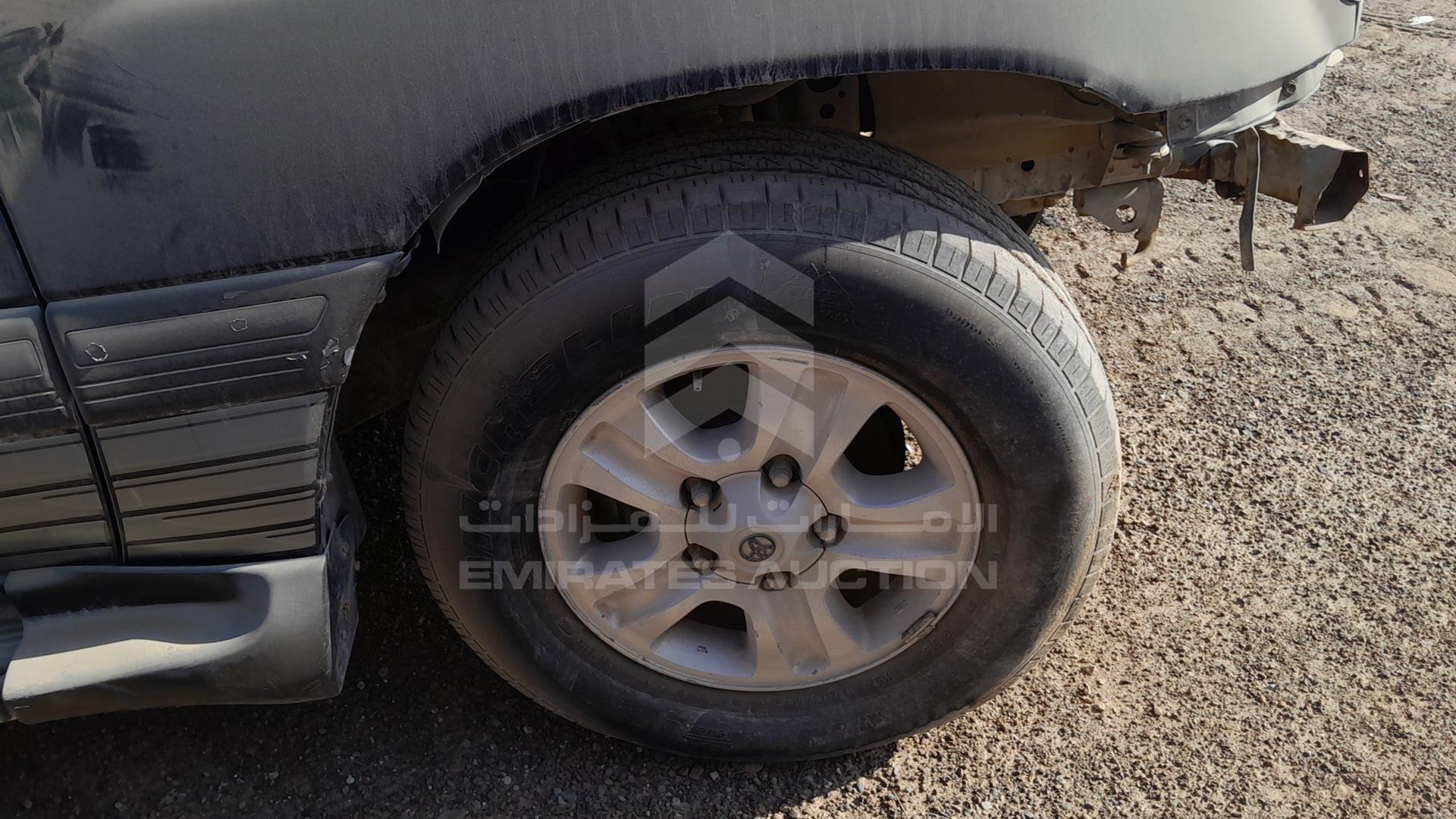 2004 TOYOTA LAND CRUISER VIN: JTEHJ09J445090852