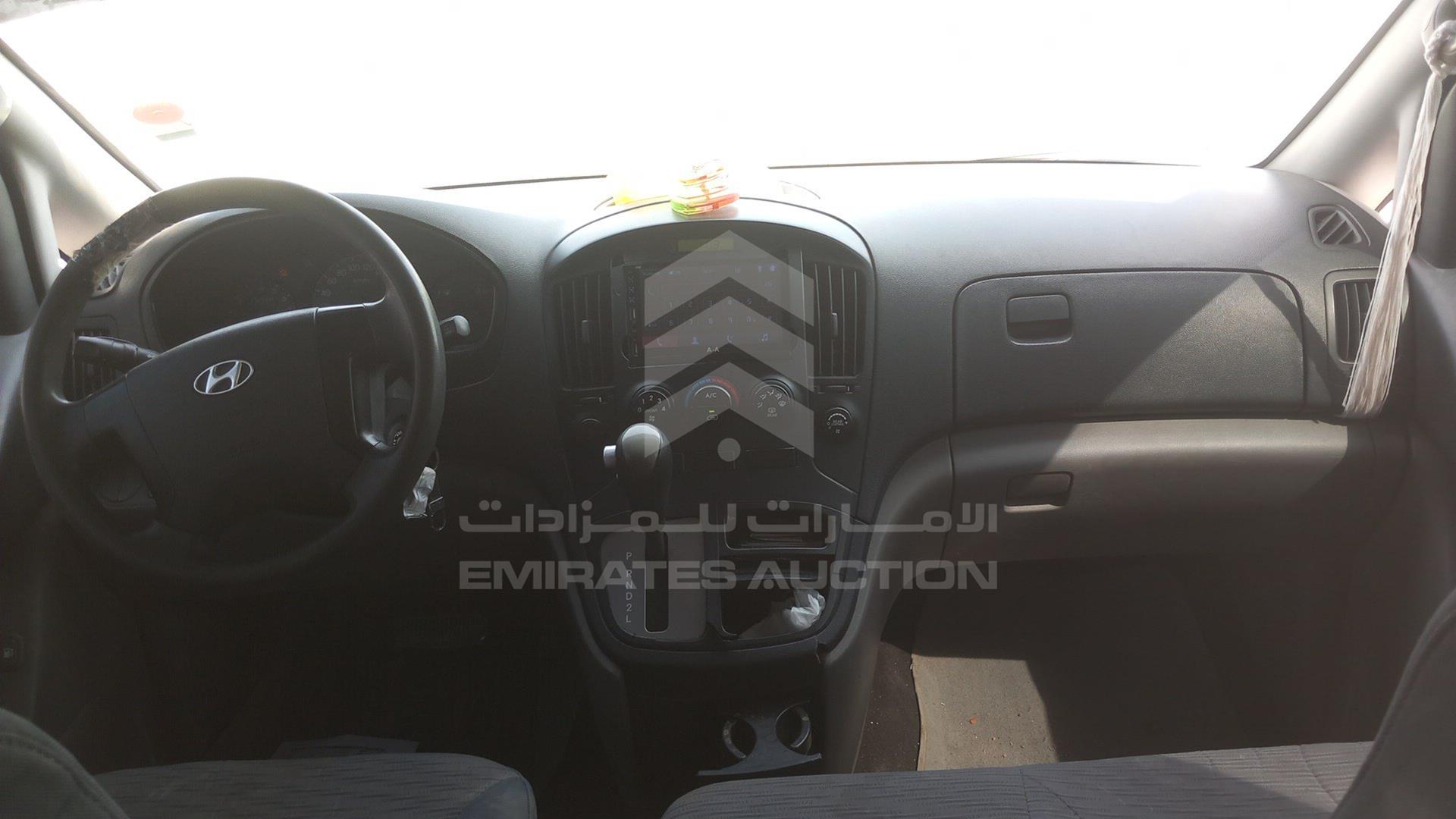 2015 HYUNDAI H1 VIN: KMHWG81R3FU643795