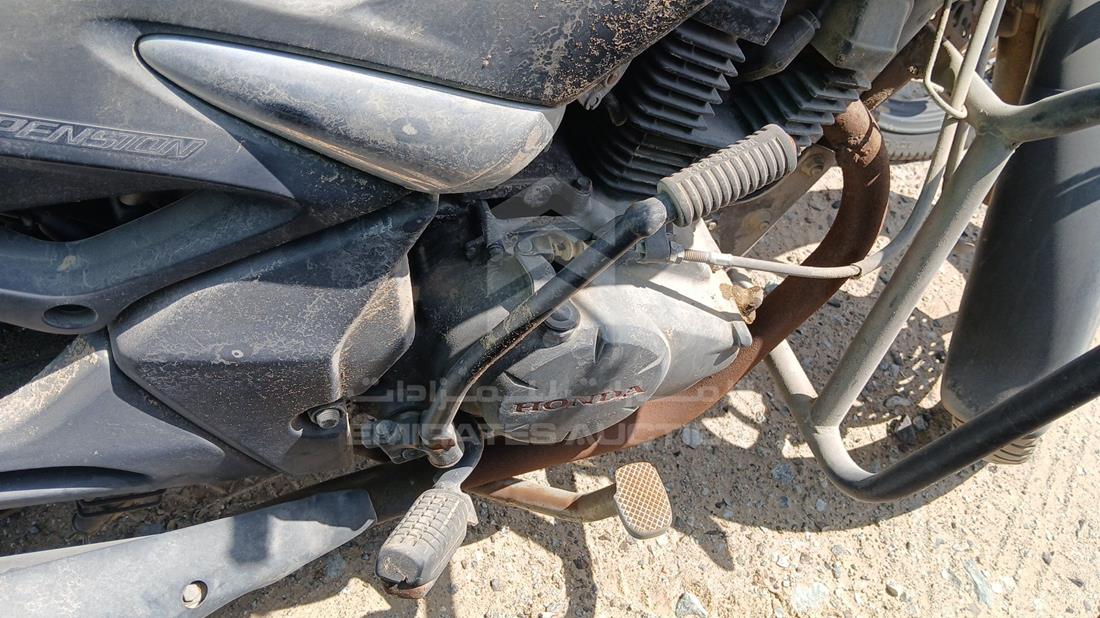 6 Motorbikes — Engine Bay — Photo 31