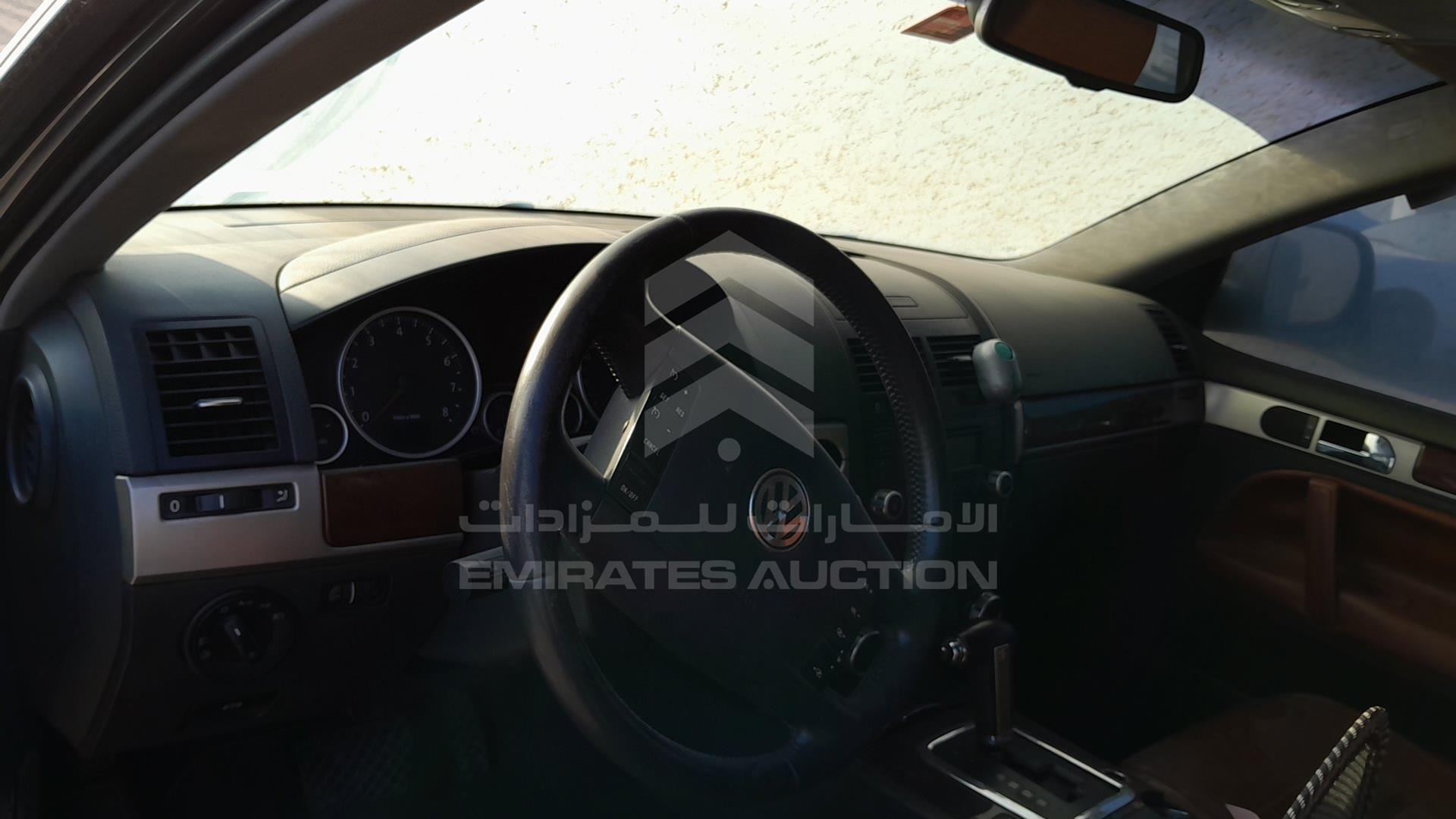 2010 VOLKSWAGEN TOUAREG VIN: WVGAL27L4AD011385
