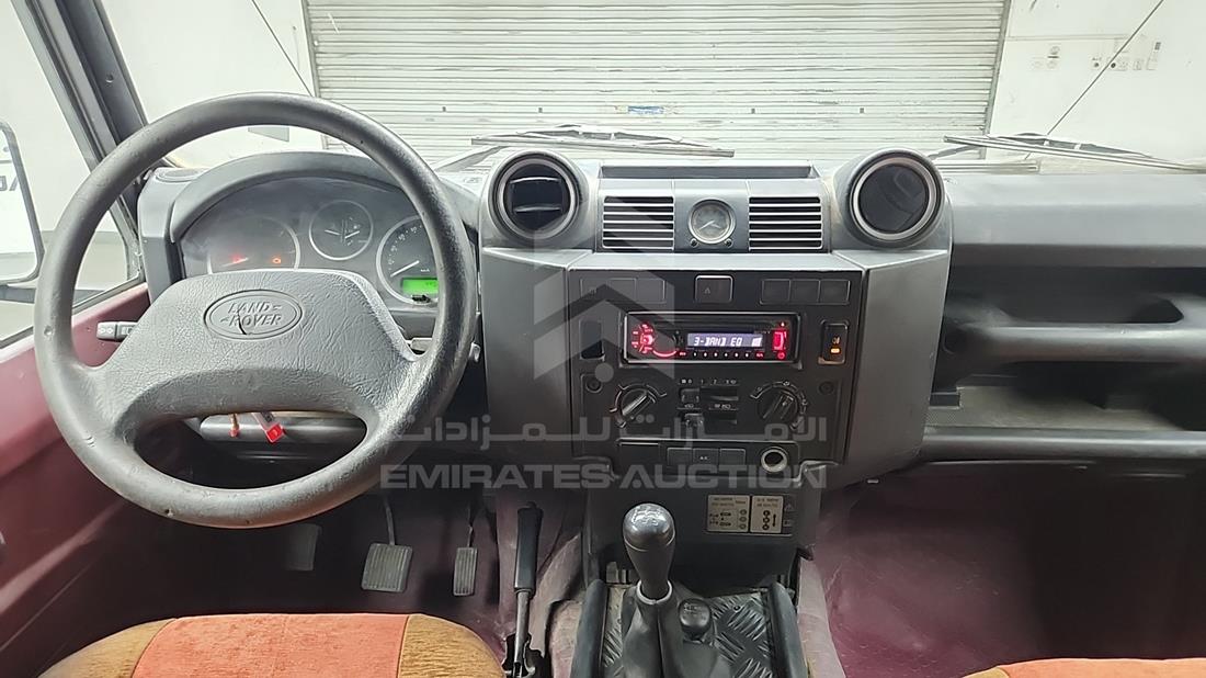 2011 Land Rover Defender — Entertainment Systems & Camera Monitor & Navigation — Photo 17