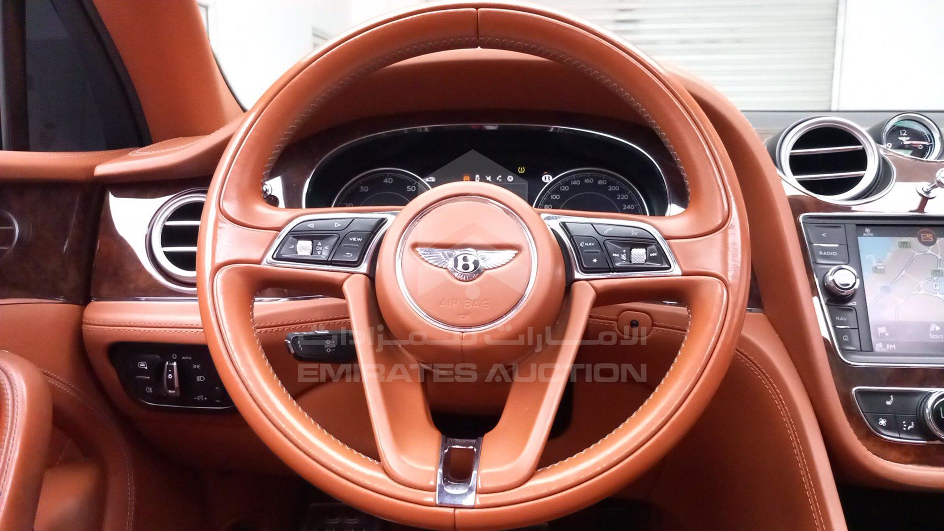 2017 BENTLEY BENTAYGA VIN: SJAAB1ZV5HC016676