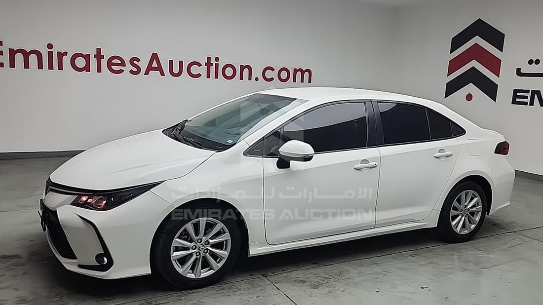 2020 Toyota Corolla — Front Left Angle — Photo 5
