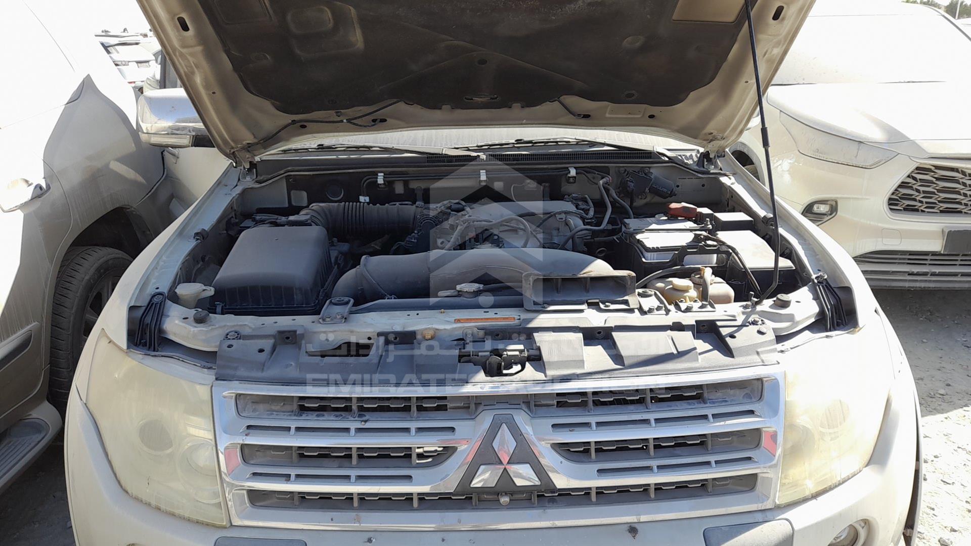 2011 MITSUBISHI PAJERO VIN: JMYLRV95WBJ703096