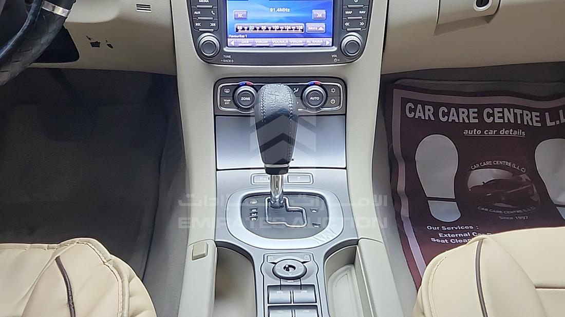 2013 Chevrolet Caprice — Gear View — Photo 36