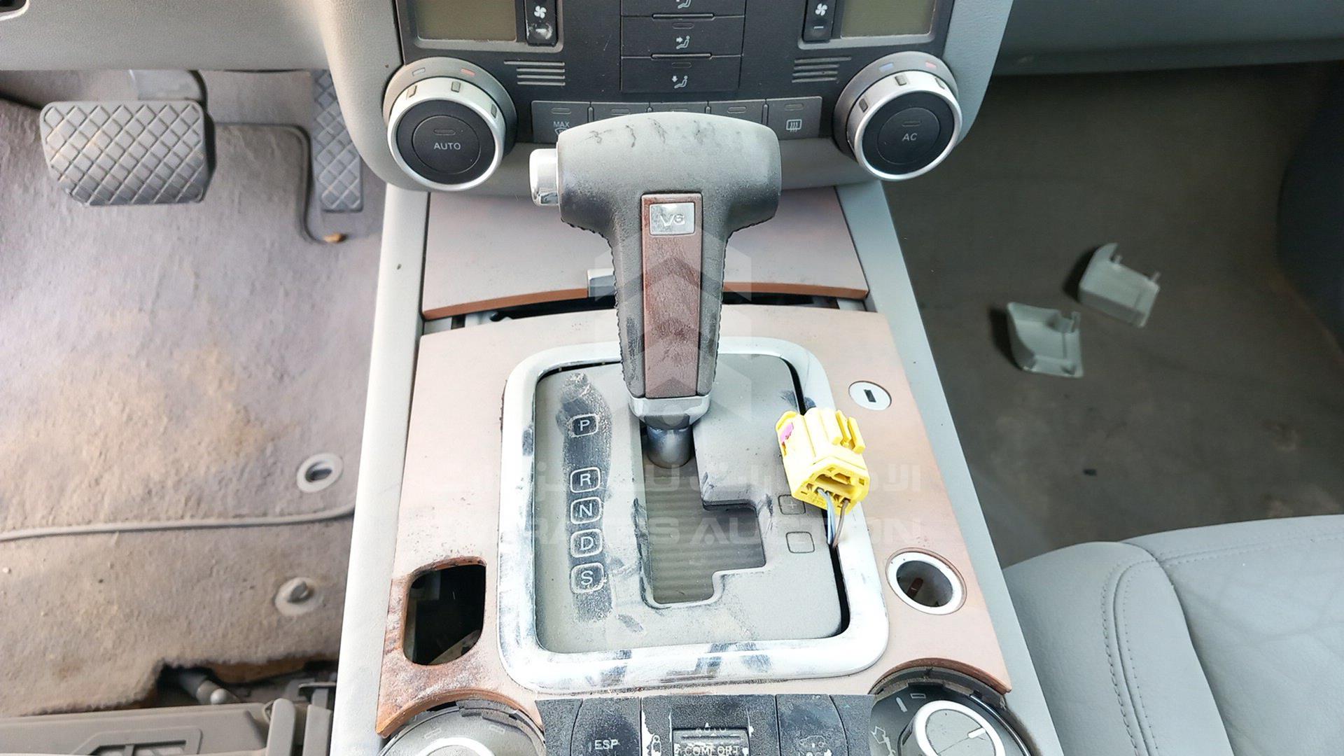 2005 VOLKSWAGEN TOUAREG VIN: WVGAE57L85D054872
